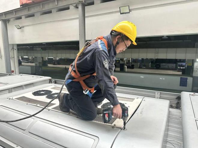 定能坐上凉爽的公交车原因是……凯发k8国际天气逐步变热但您一(图2)